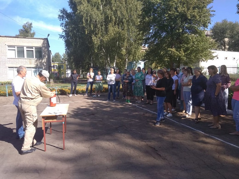 Инструктаж для сотрудников школы по пожарной и антитеррористической безопасности.